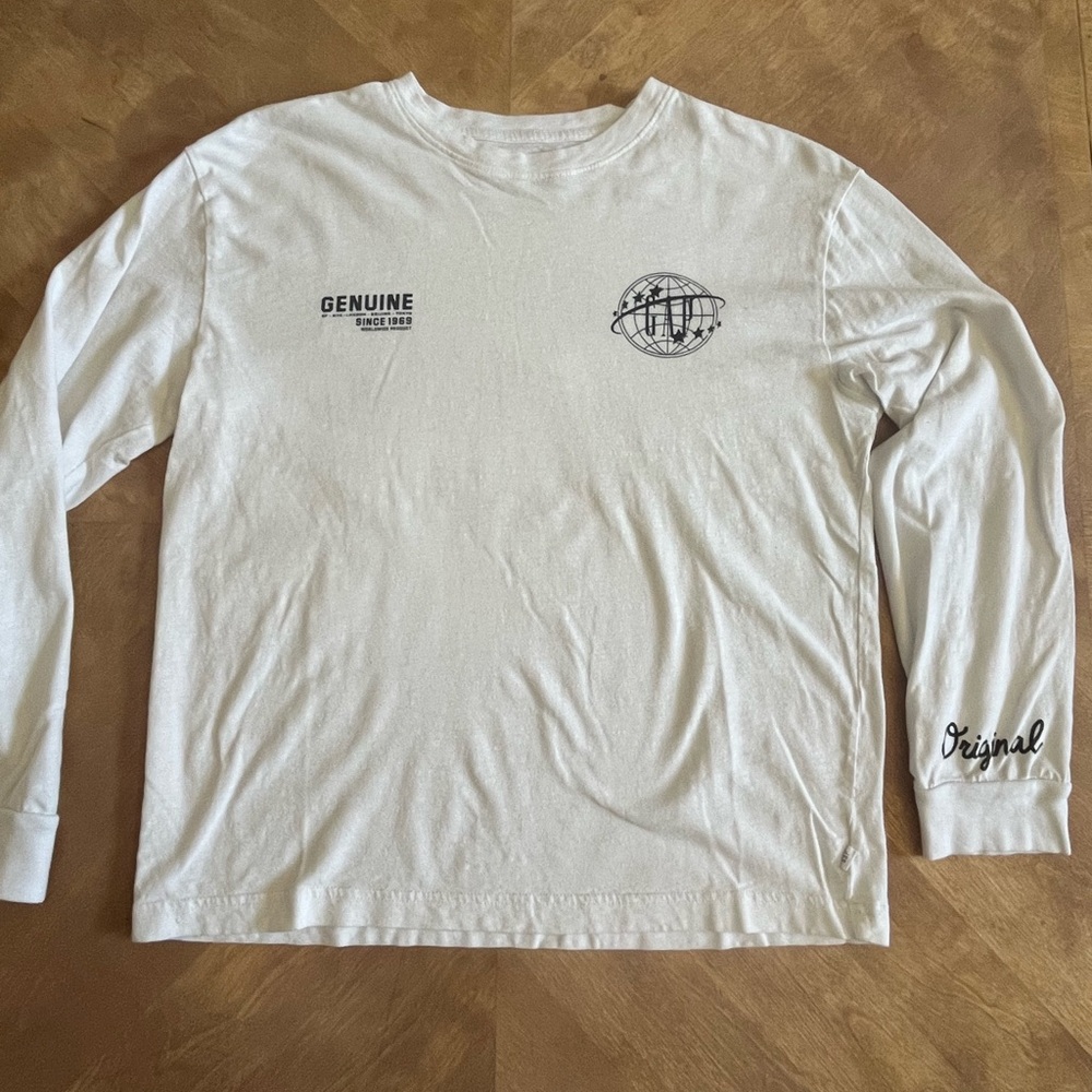 GAP White Long Sleeve Tee with Graphic Accents – Boys XXL (18–20)